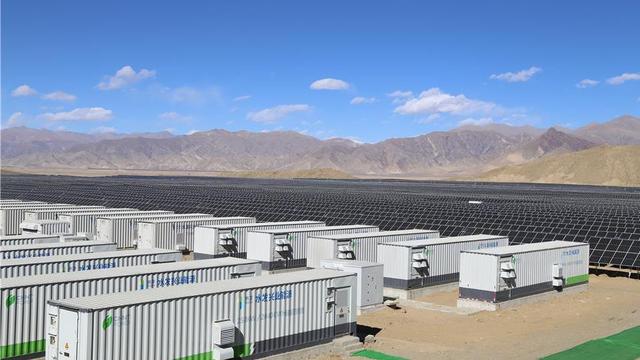 首航新能：公司专注于太阳能电力设备领域主要产品包括光伏并网逆变器、光伏储能逆变器和储能电池等(图1)