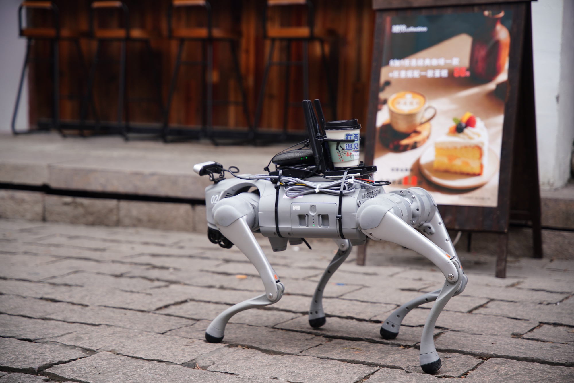 智优、智速、智感全国首个5G-A×AI大上行示范区来了(图2)