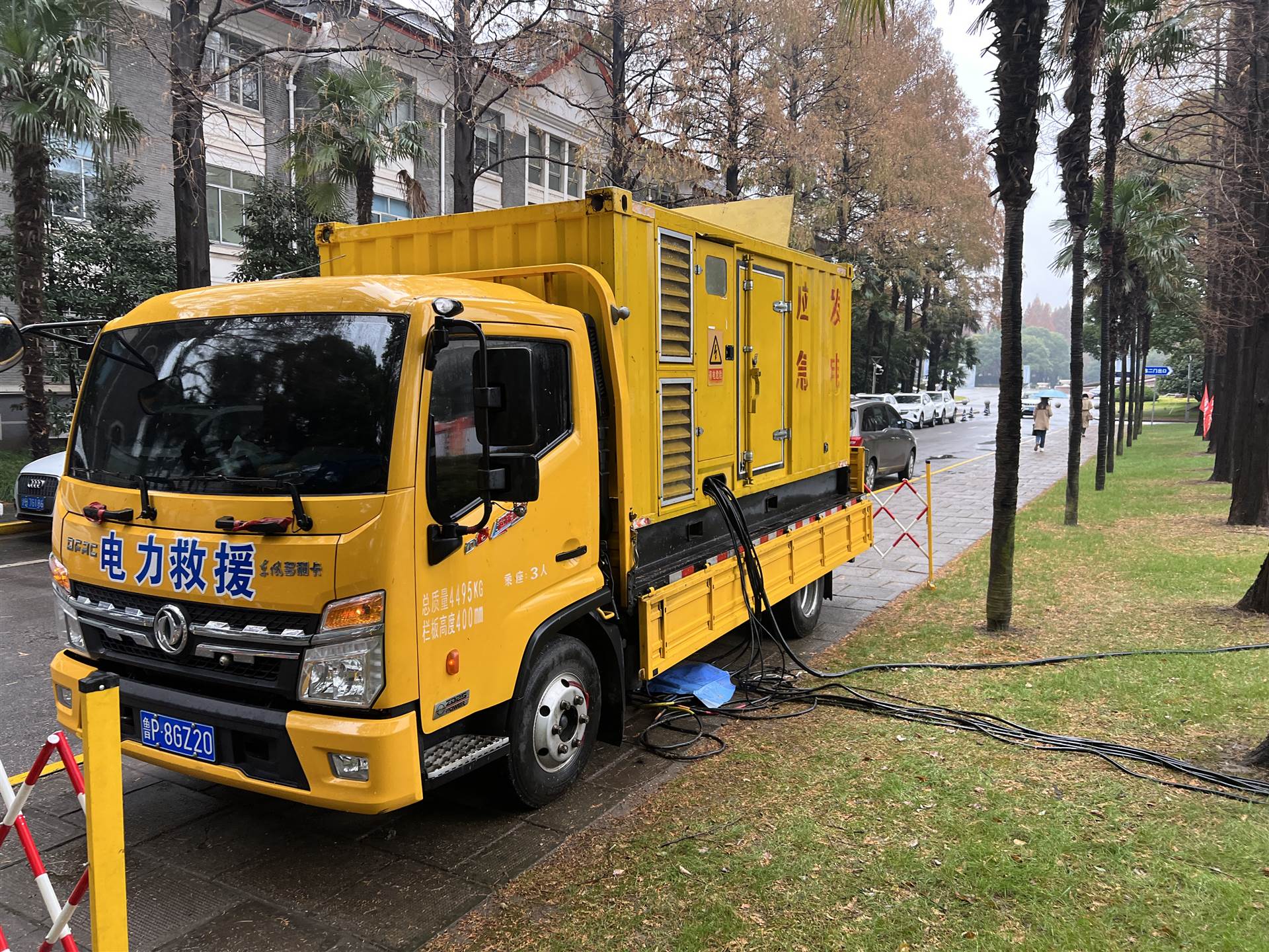 靠Megapack储能电池绕开电网封锁特斯拉瑞典启用新超级充电站(图1)