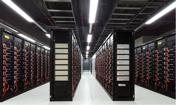 华塑科技：公司的电池BMS产品与服务广泛应用于国内外云计算、数据中心、储能、通信网络、轨道交通以及商业和工业设施关键电源领域(图1)