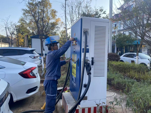 充电量创新高 南网云南电动护航新春出行路(图2)