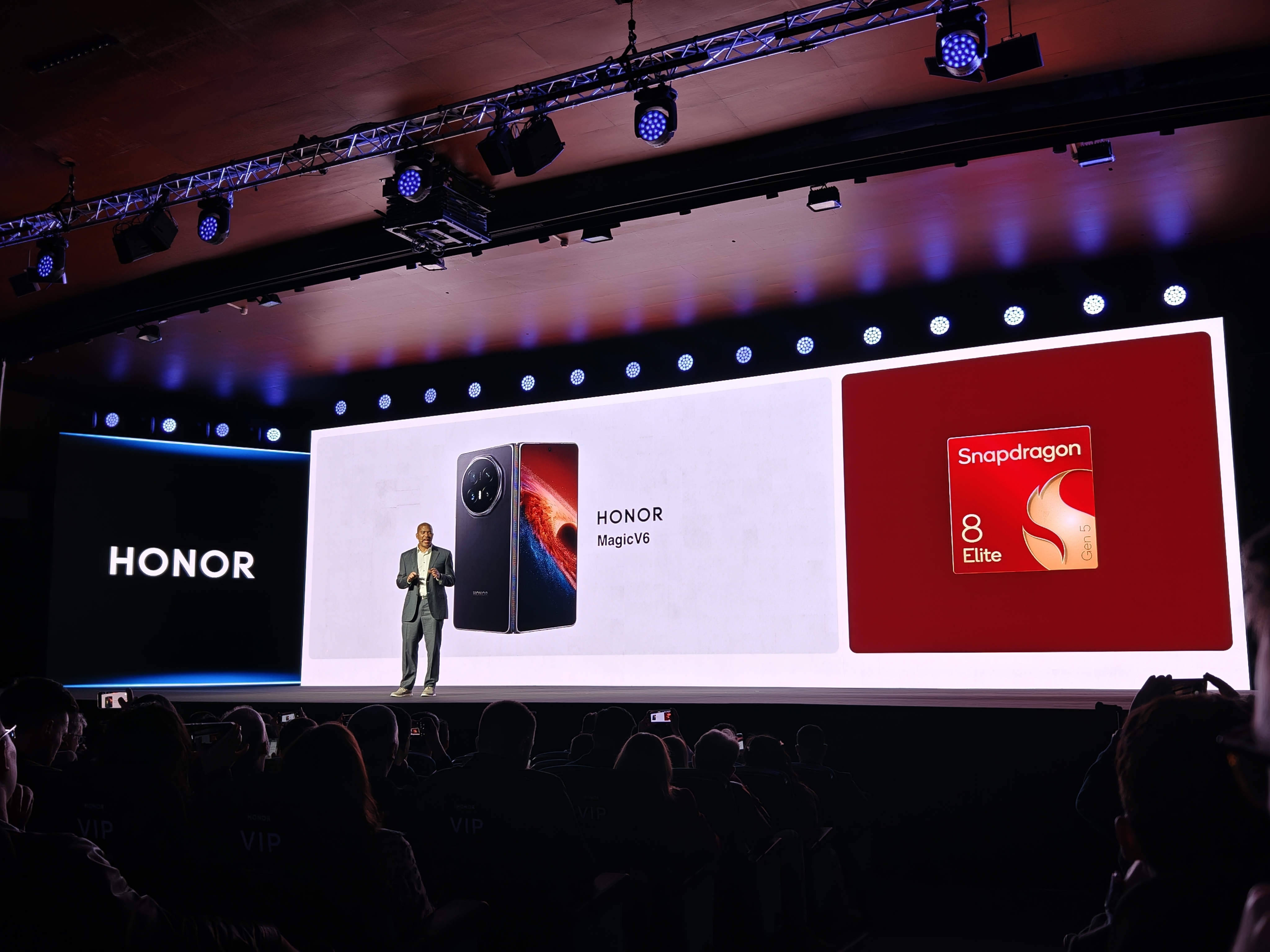MWC26前夜荣耀放大招：ROBOTPhone重新定义了AI手机(图8)